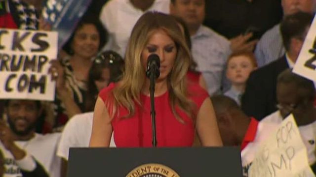 melania-prayed